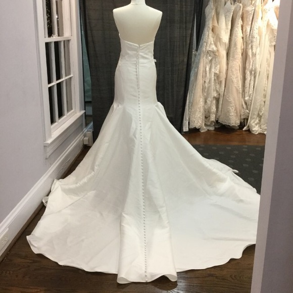 essence of australia Dresses & Skirts - Essence of Australia bridal gown size 10 NWT D2216